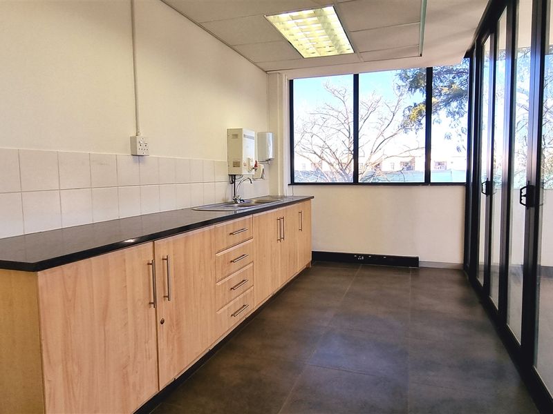 Modern offices to let in 359 Rivonia Boulevard - Photo 8