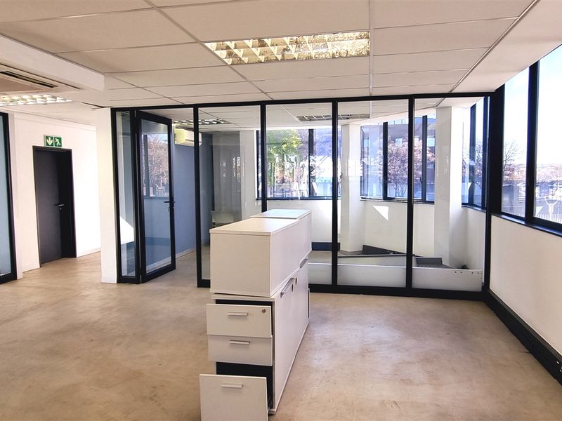 Modern offices to let in 359 Rivonia Boulevard - Photo 7