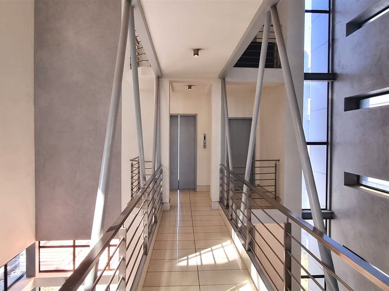 Modern office space to let in 359 Rivonia Boulevard - Photo 3