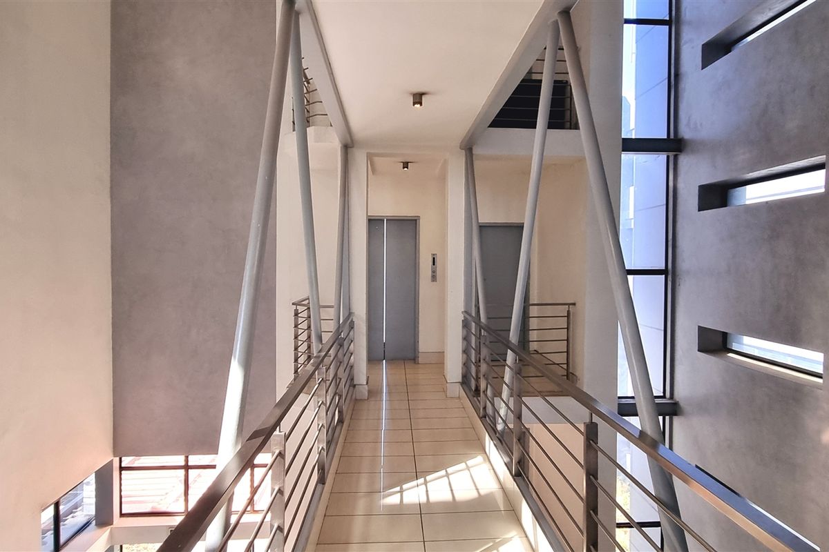 Modern office space to let in 359 Rivonia Boulevard - Photo 3