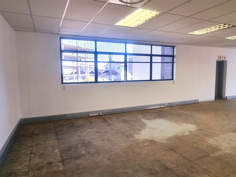 Office space to let on the Ground floor of Block B in Sunninghill - Photo 4