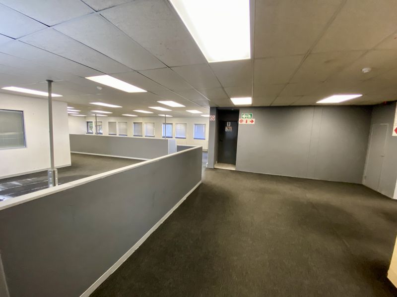 Spacious Secure Warehouse for Rent in Midrand – Prime Location with Easy N1 Access - Photo 9