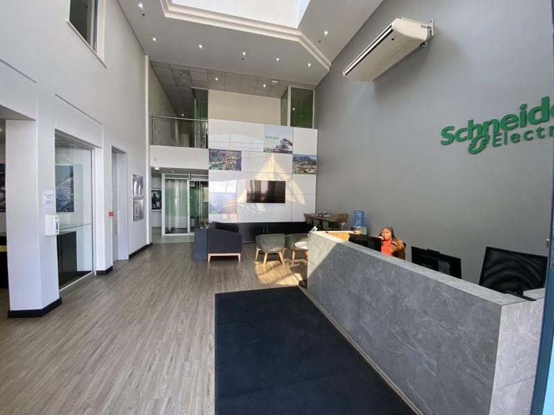 Prime 11,924m2 P-Grade Warehouse and Office Facility in Midrand – Exceptional Highway Exposure - Photo 9