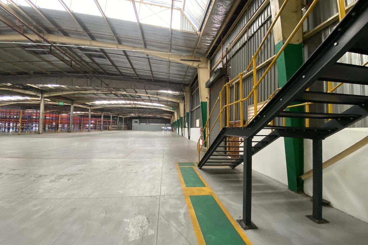 Prime 11,924m2 P-Grade Warehouse and Office Facility in Midrand – Exceptional Highway Exposure - Photo 5