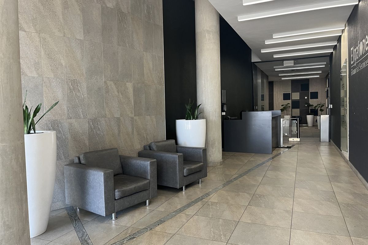 Office space available immediately Summit Place - Photo 4