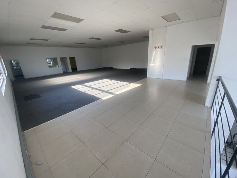 Ideal for showroom, factory outlet, or storage businesses available for lease at 709 Richards Drive. - Photo 7