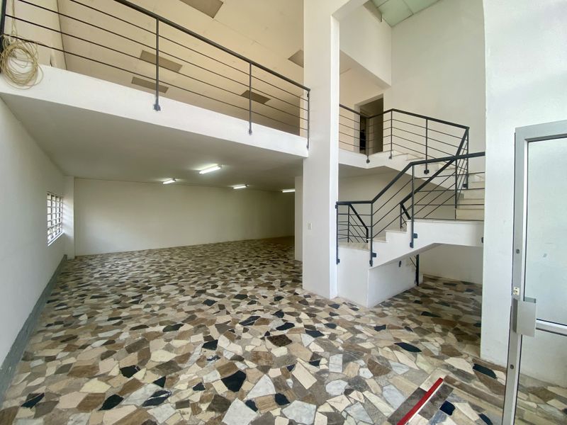 Ideal for showroom, factory outlet, or storage businesses available for lease at 709 Richards Drive. - Photo 2