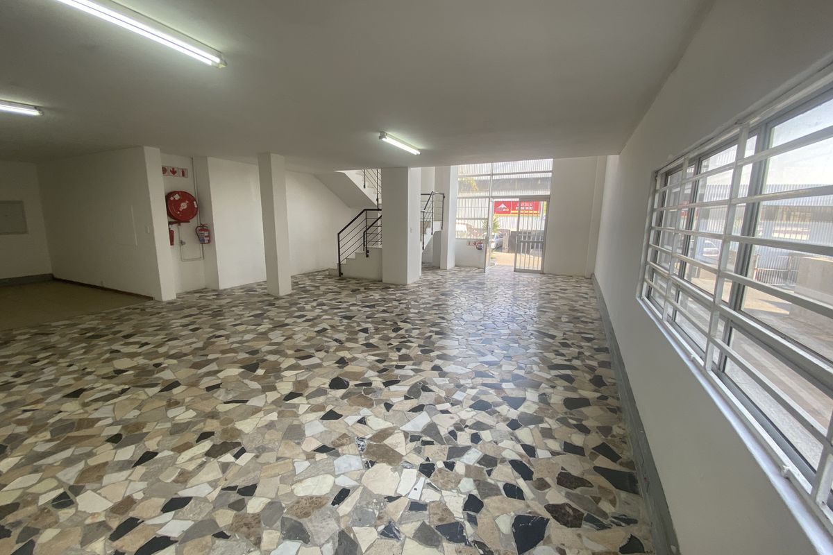 Ideal for showroom, factory outlet, or storage businesses available for lease at 709 Richards Drive. - Photo 4