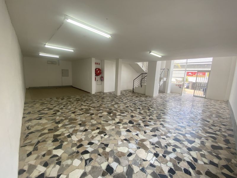 Ideal for showrooms, factory outlets, or storage businesses. - Photo 3