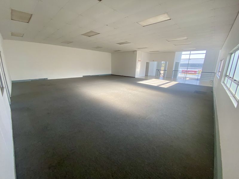 Ideal for showrooms, factory outlets, or storage businesses. - Photo 9