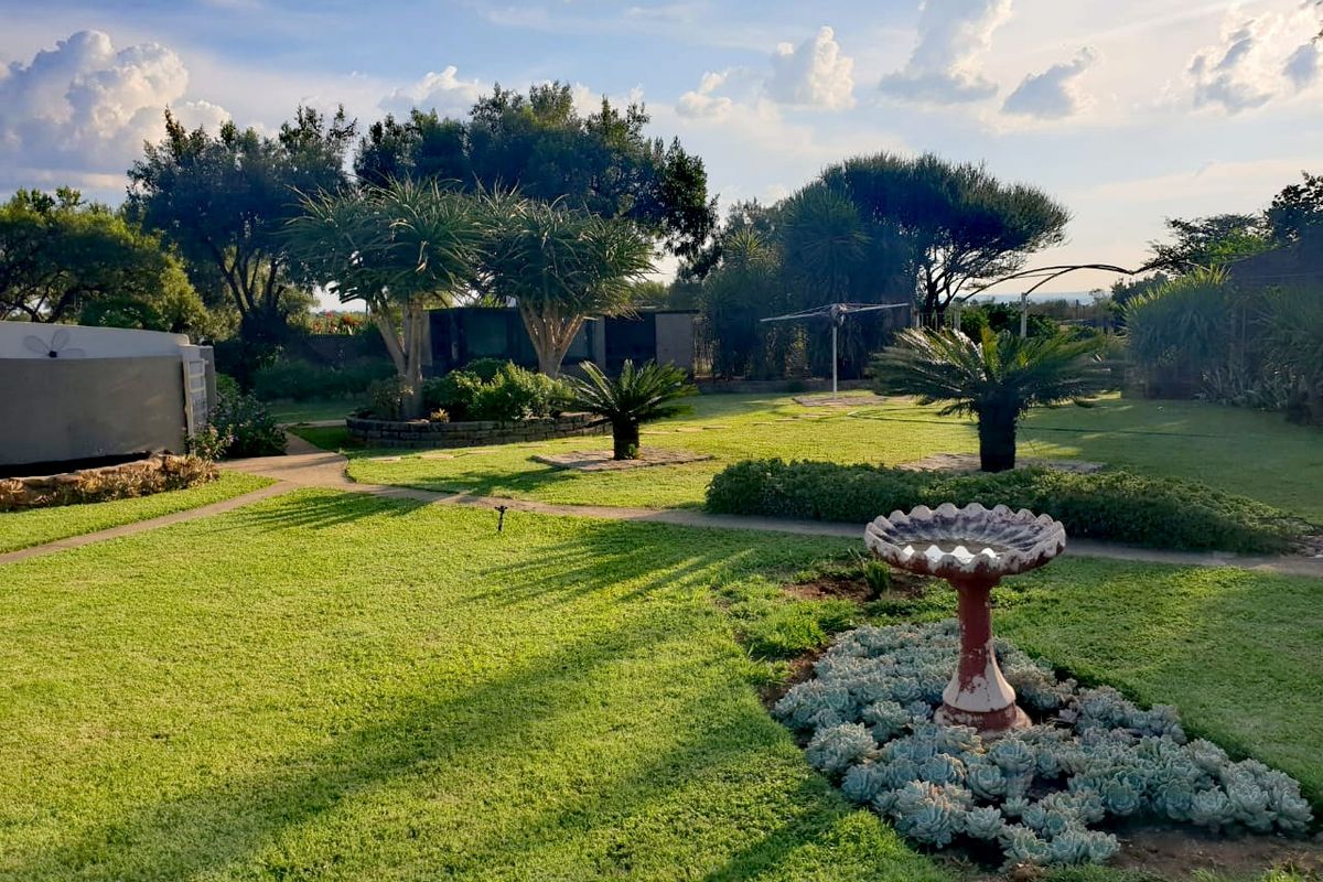 Idyllic 21-Hectare Farm with Breathtaking Magaliesberg Mountain Views - Photo 4