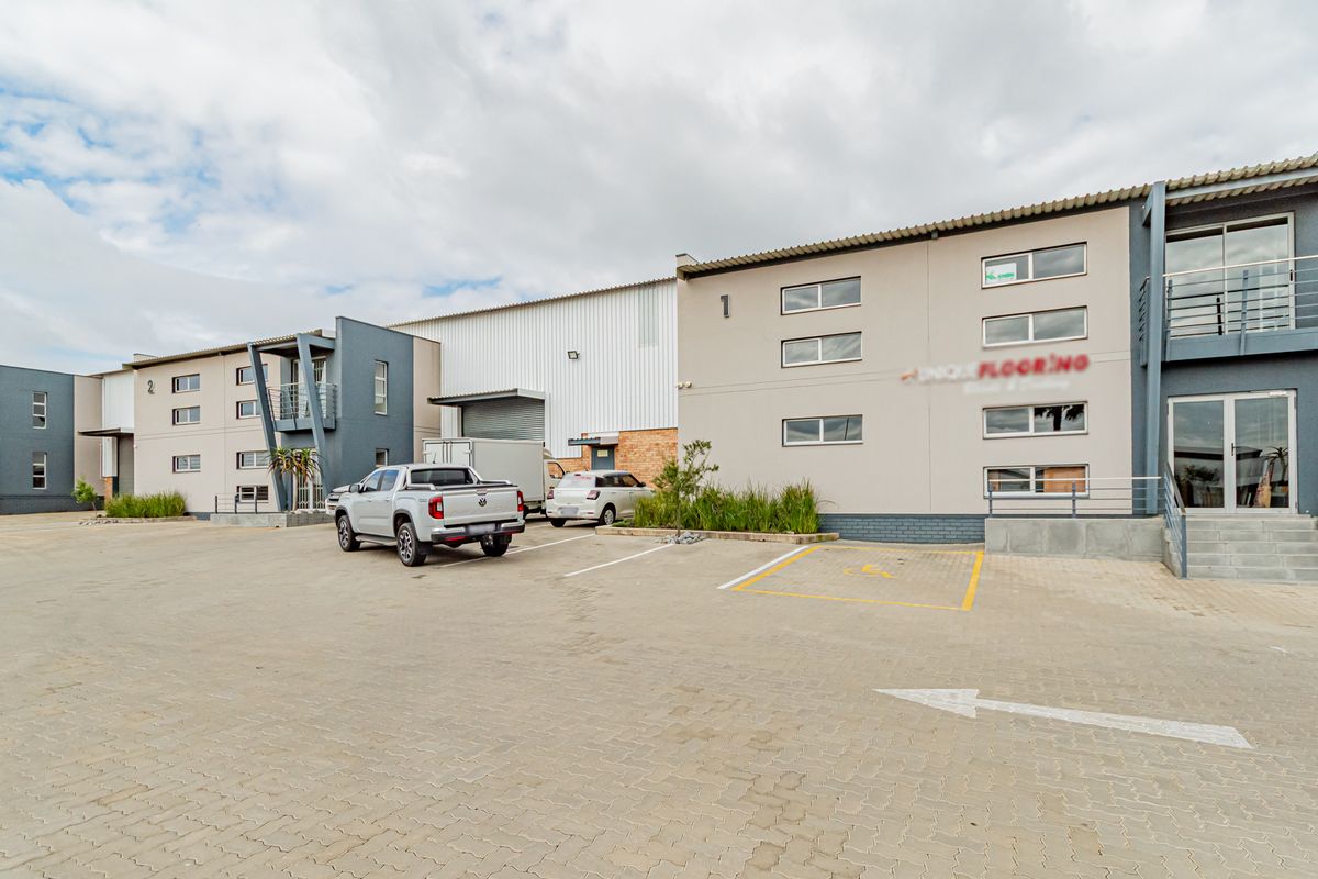 FOR SALE: Premium Industrial Warehouse in Limeroc Business Park with backup off-grid utilities - Photo 2