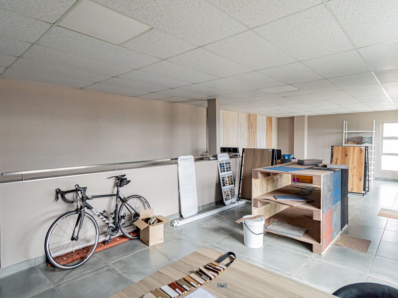 FOR SALE: Premium Industrial Warehouse in Limeroc Business Park with backup off-grid utilities - Photo 5