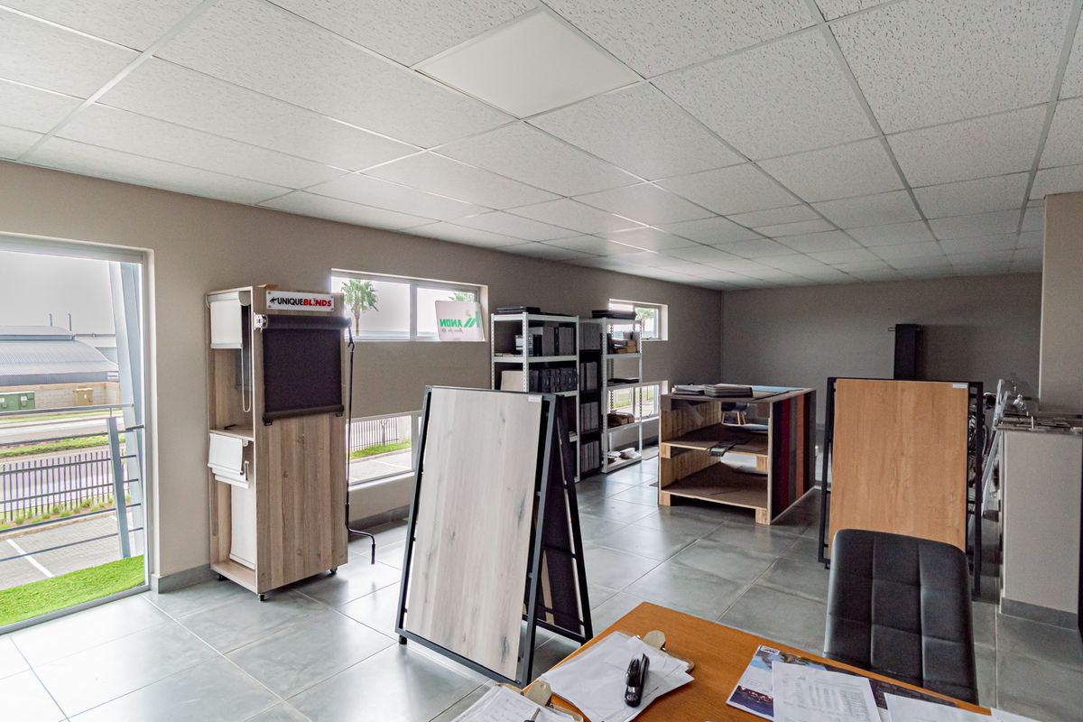 FOR SALE: Premium Industrial Warehouse in Limeroc Business Park with backup off-grid utilities - Photo 3