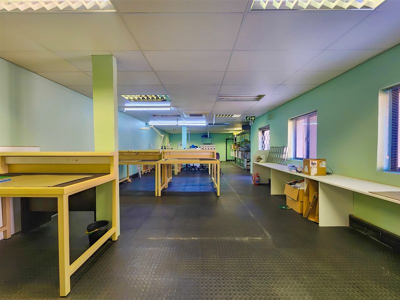 Open Plan Ground Floor Office to Let in Cleawater Office Park - Photo 7