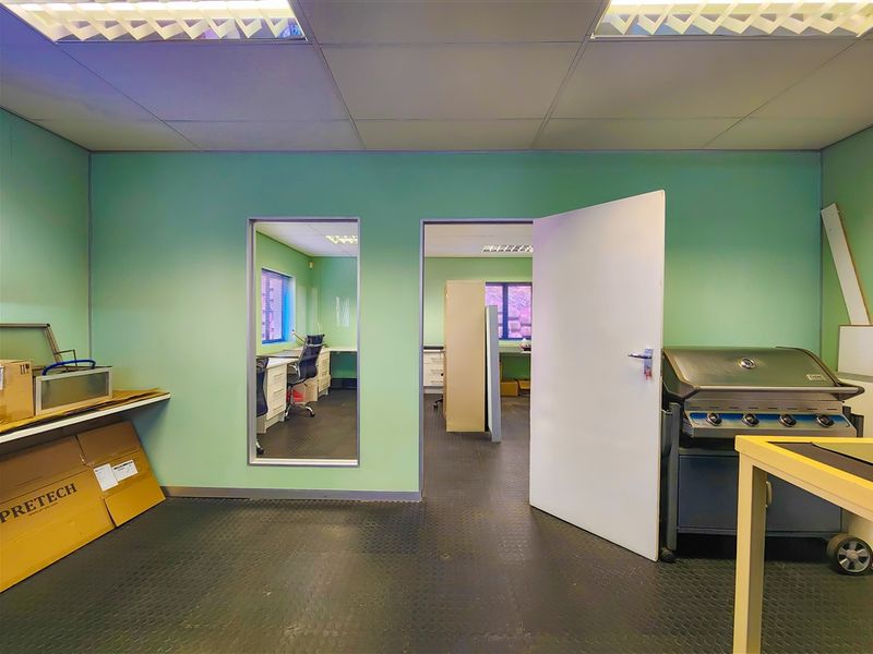 Open Plan Ground Floor Office to Let in Cleawater Office Park - Photo 8