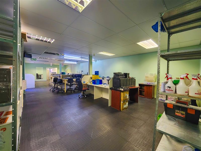 Open Plan Ground Floor Office to Let in Cleawater Office Park - Photo 4