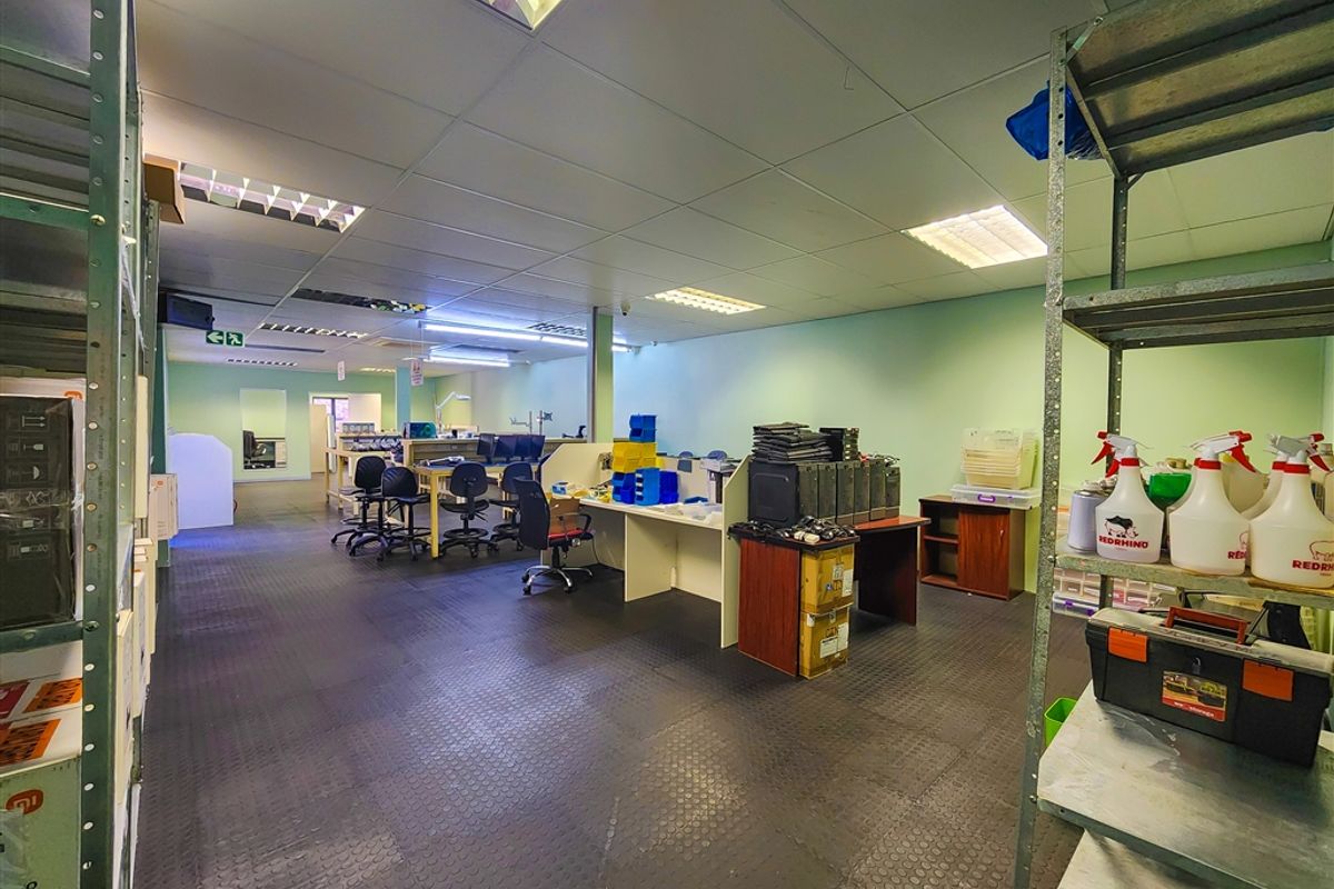 Open Plan Ground Floor Office to Let in Cleawater Office Park - Photo 4