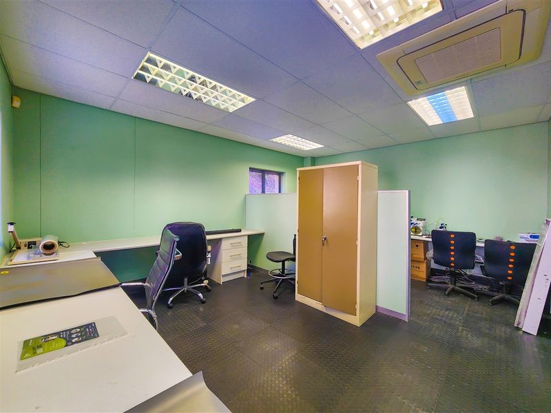 Open Plan Ground Floor Office to Let in Cleawater Office Park - Photo 9