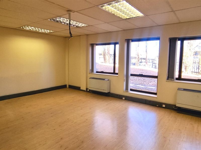 Office space to let on the Ground floor of Maple House in Western Woods Office Park Woodmead - Photo 9