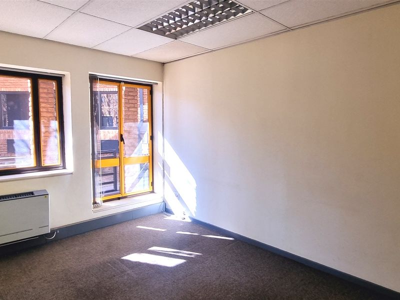 Office space to let on the Ground floor of Maple House in Western Woods Office Park Woodmead - Photo 8