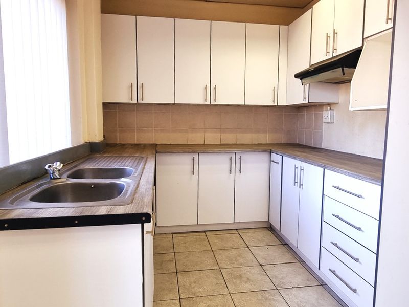 Office space to let on the Ground floor of Maple House in Western Woods Office Park Woodmead - Photo 7