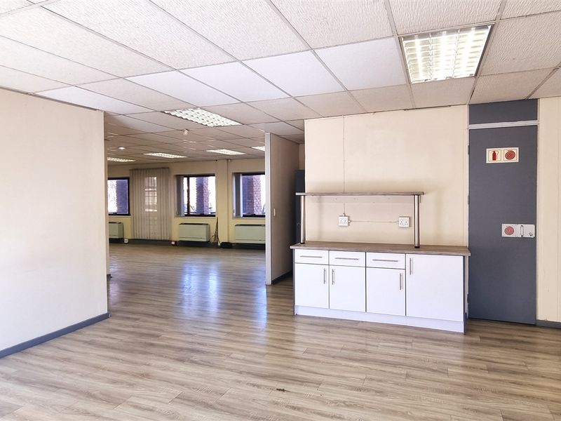Office space to let on the Ground floor of Maple House in Western Woods Office Park Woodmead - Photo 2