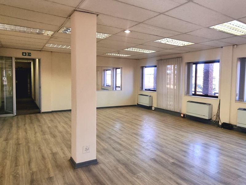 Office space to let on the Ground floor of Maple House in Western Woods Office Park Woodmead - Photo 3