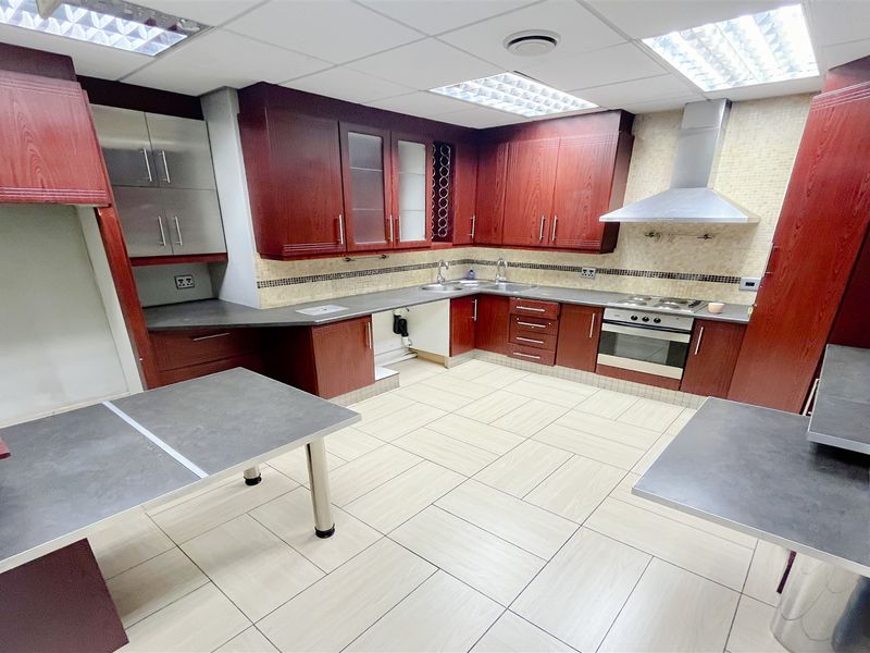 Office space to let in Houghton - Photo 8