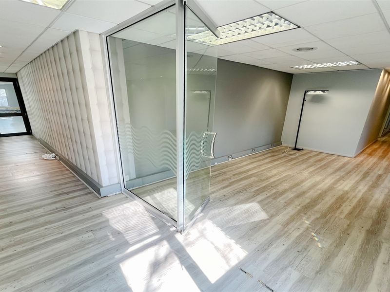 Office space to let in Houghton - Photo 6