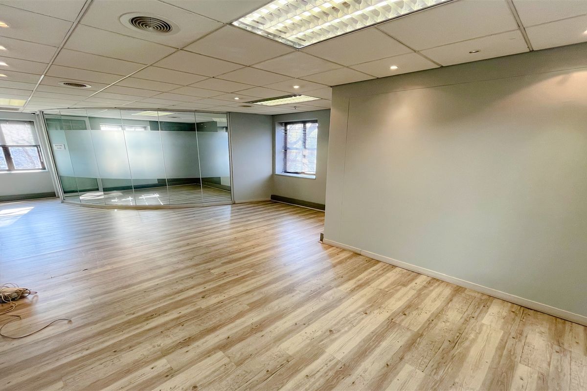 Office space to let in Houghton - Photo 4
