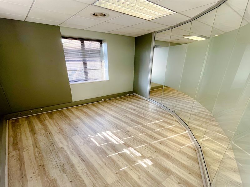 Office space to let in Houghton - Photo 5