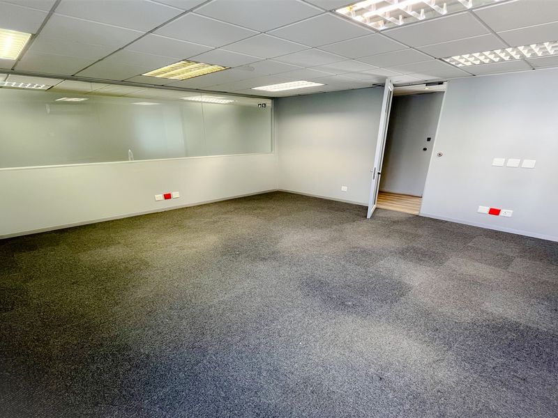 Office space to let in Houghton - Photo 10