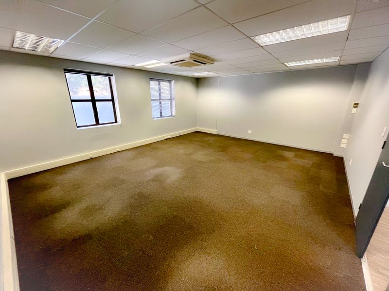 Office space to let in Houghton - Photo 8