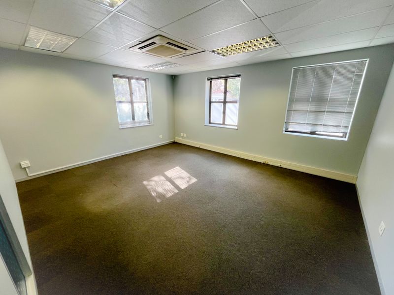 Office space to let in Houghton - Photo 7