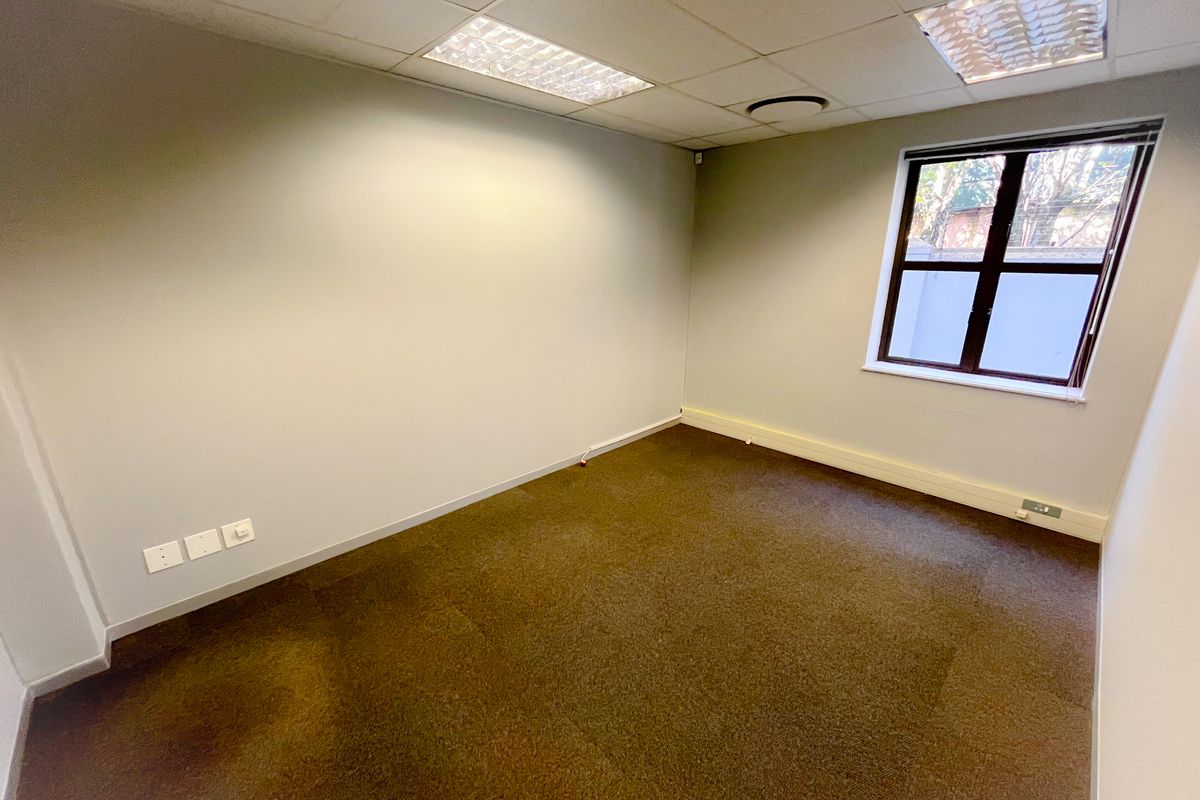 Office space to let in Houghton - Photo 5