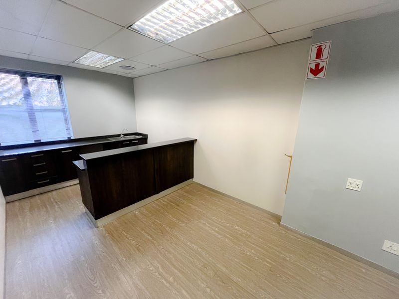 Office space to let in Houghton - Photo 3
