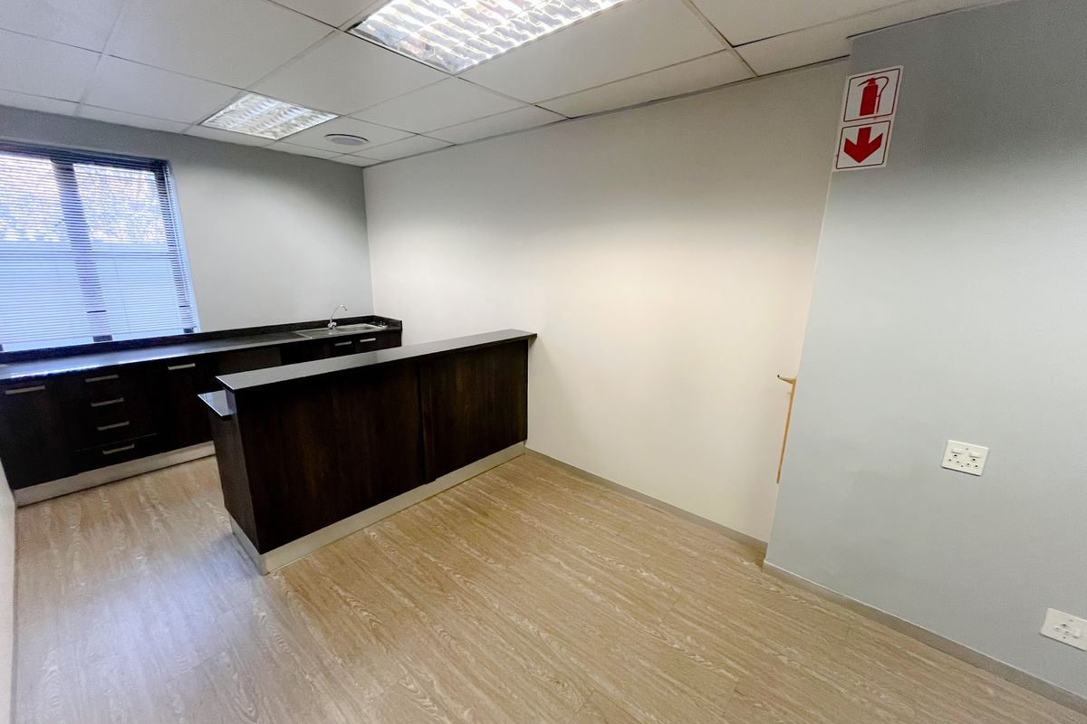 Office space to let in Houghton - Photo 3