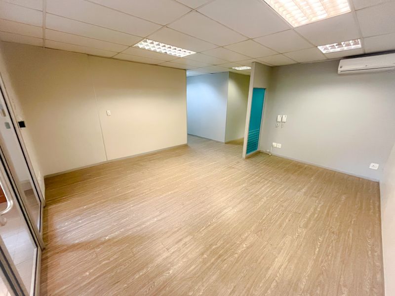 Office space to let in Houghton - Photo 2