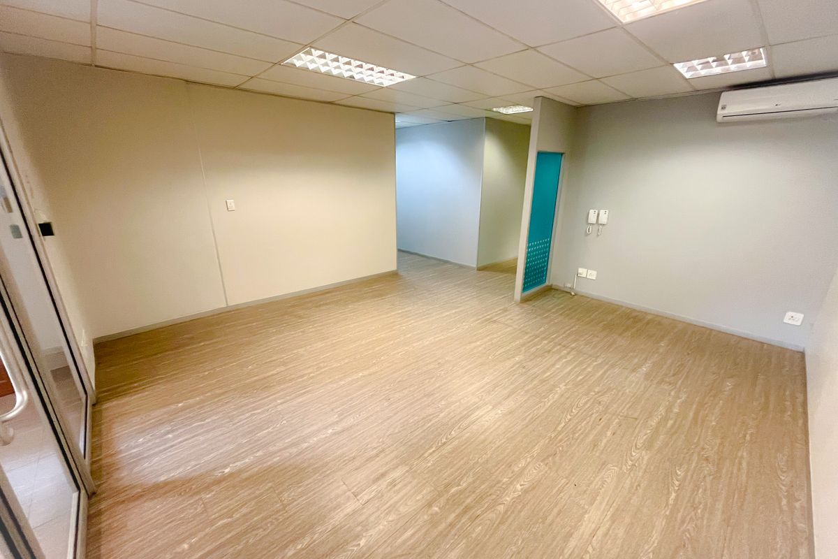 Office space to let in Houghton - Photo 2