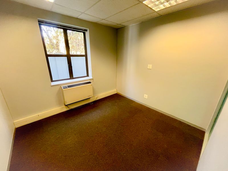 Office space to let in Houghton - Photo 4