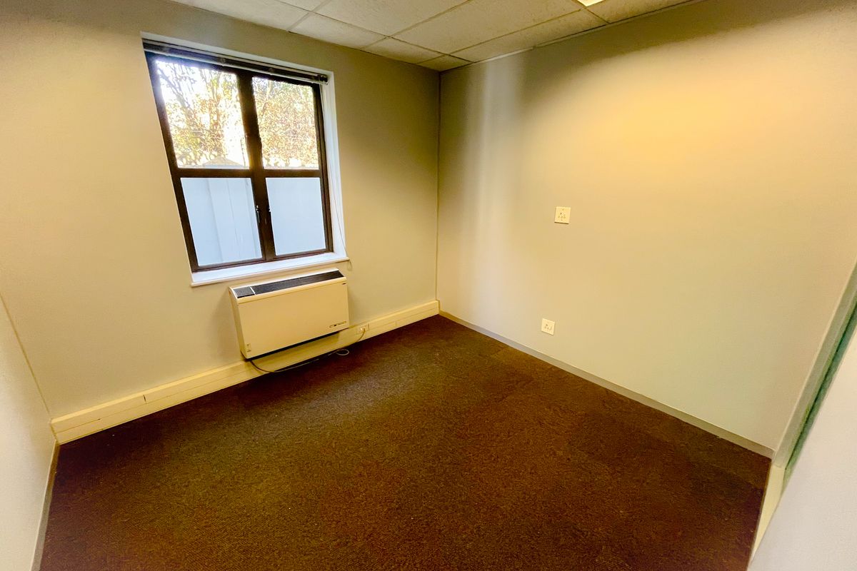 Office space to let in Houghton - Photo 4