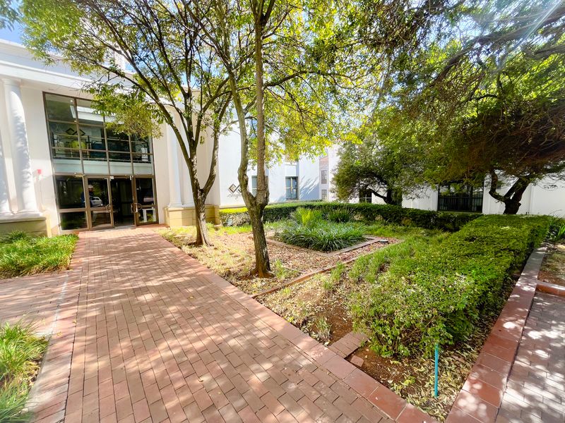 Office space to let in Houghton - Photo 9