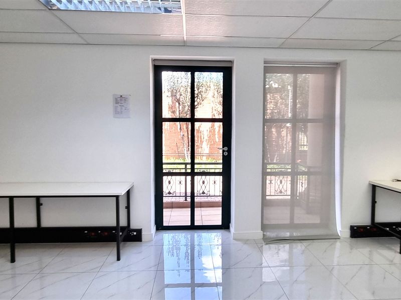Office space to let in Morningside Close - Photo 7