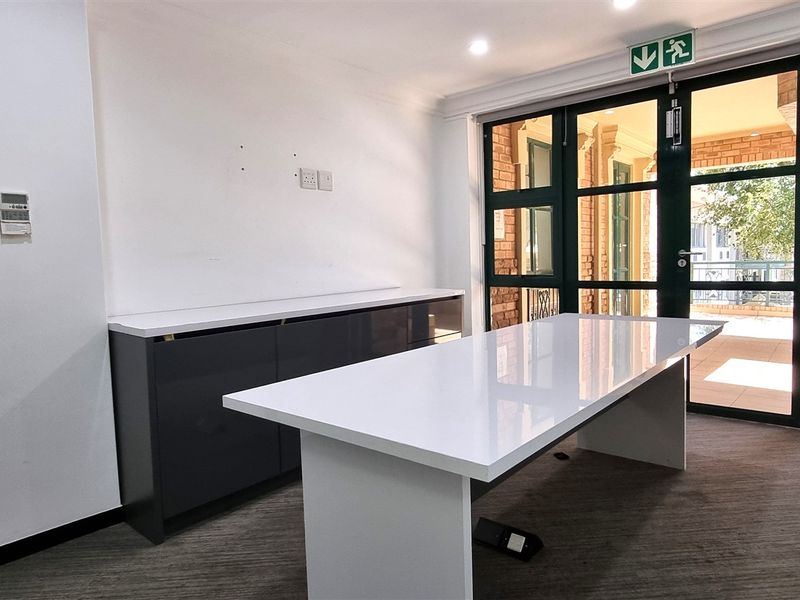 Office space to let in Morningside Close - Photo 3
