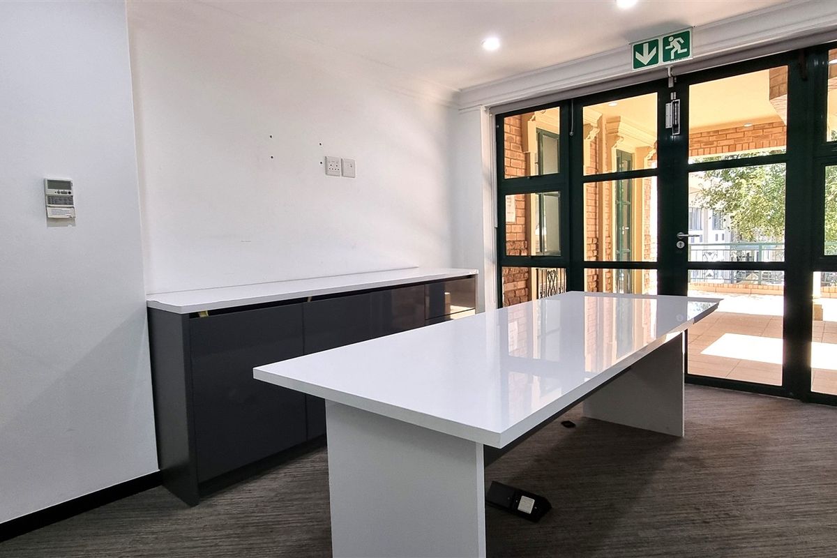 Office space to let in Morningside Close - Photo 3