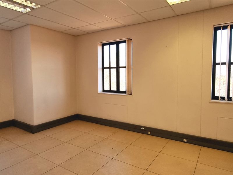 Office space to let on the 1st floor of Block A in La Rocca Office Park - Photo 8