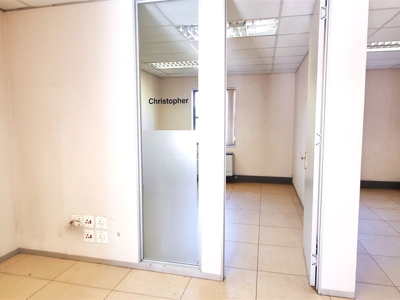 Office space to let on the 1st floor of Block A in La Rocca Office Park - Photo 10