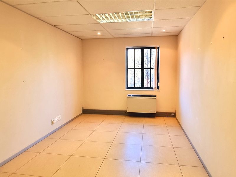 Office space to let on the 1st floor of Block A in La Rocca Office Park - Photo 6