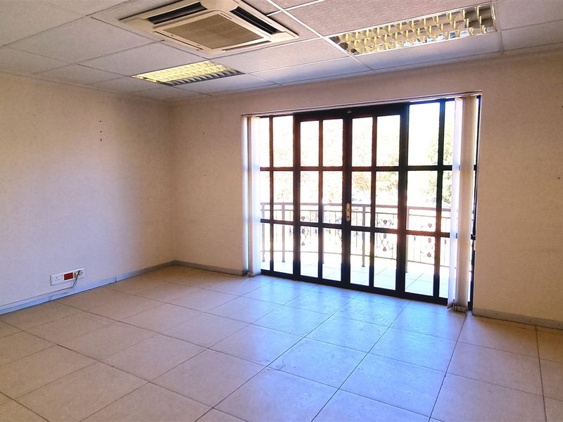 Office space to let on the 1st floor of Block A in La Rocca Office Park - Photo 5